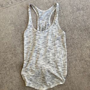 Lululemon tie tank sz 4